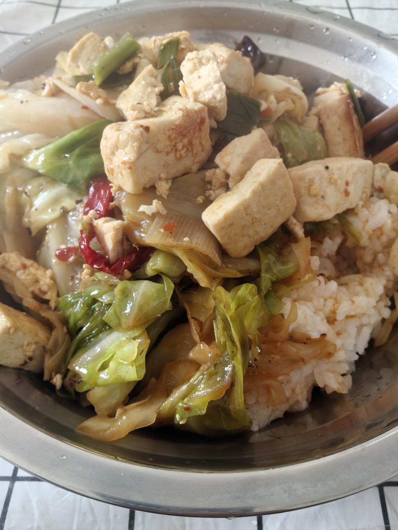 《素食斋》之五
今天单位自助餐，只打素菜和米饭。
感觉吃素也不错，精神越来越好了