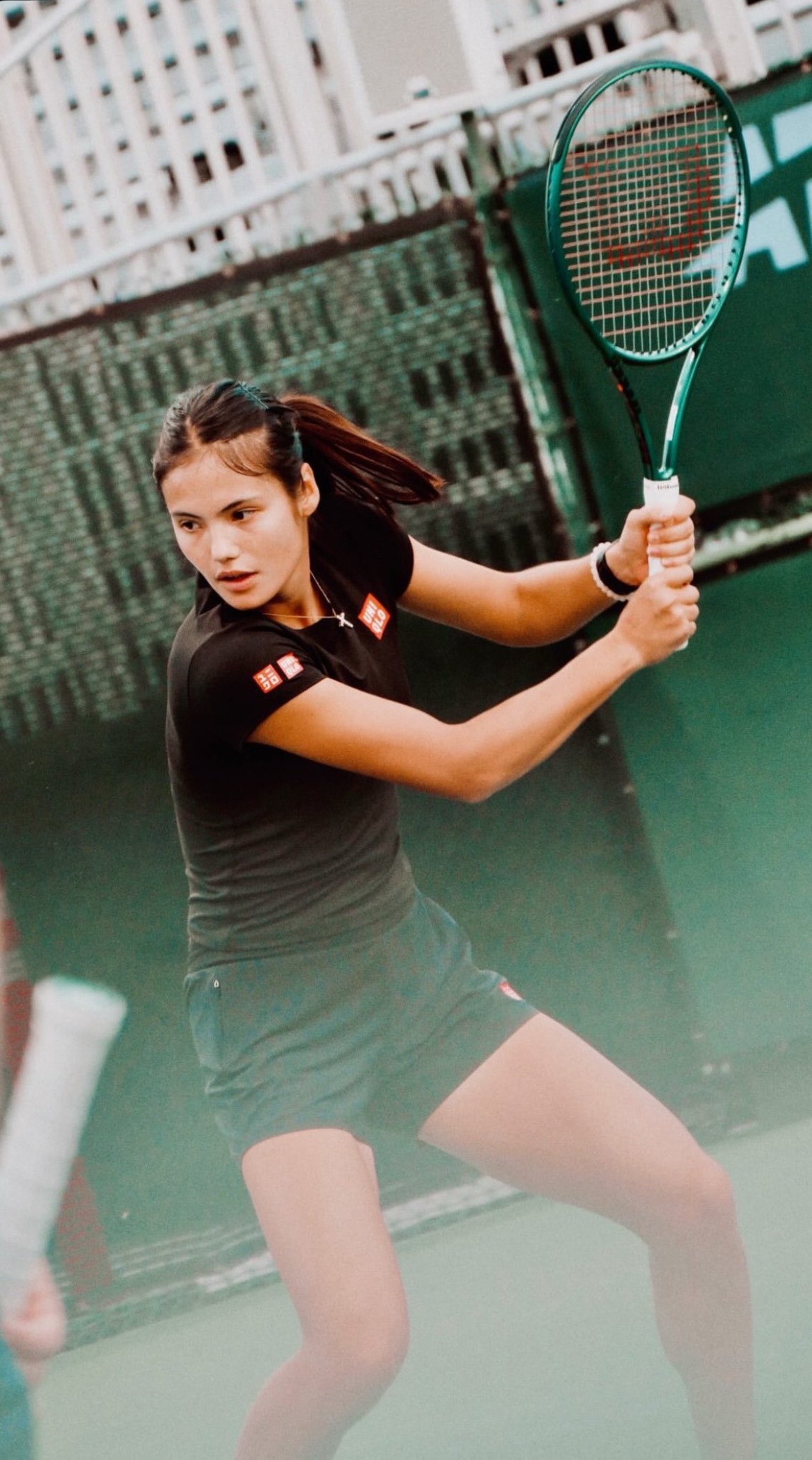 网球talking大会体育大赏 拉杜卡努已经在印第安威尔斯身着优衣库的衣服训练。