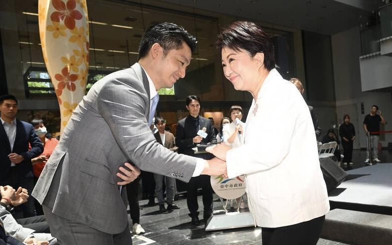岛内的这个蓝营可真逗

近日针对岛内不断提及蒋万安或成2028候选人之一，并不断