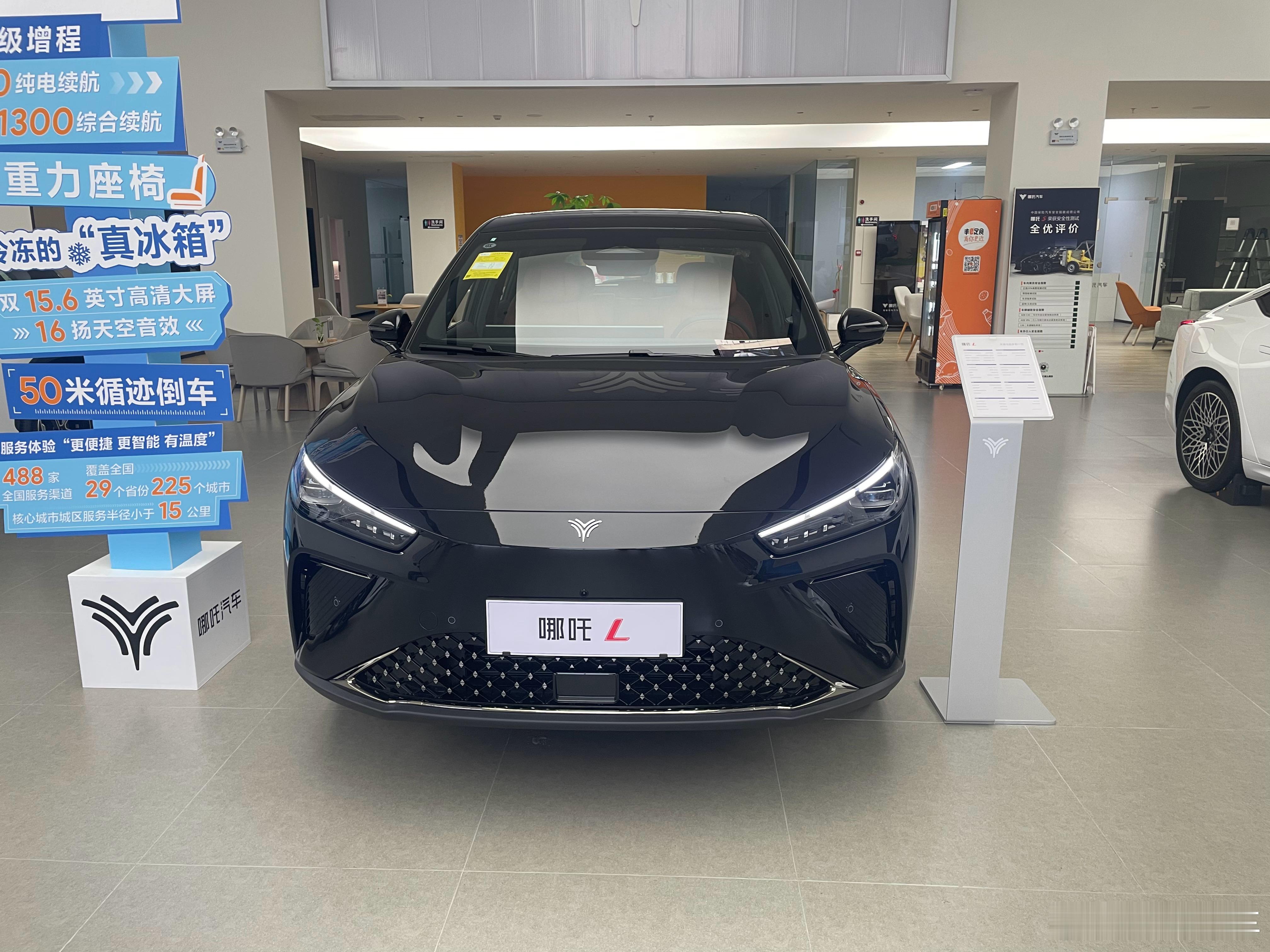 本来打算去看看898起步的哪吒X没想到展车还没到，都上市好几天了车还没到比起别家