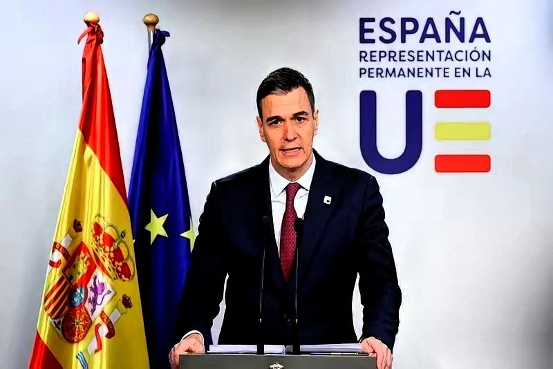 西班牙首相桑切斯，凌晨直接开了个记者会。
对着全世界的面，把特朗普那个“和平委员