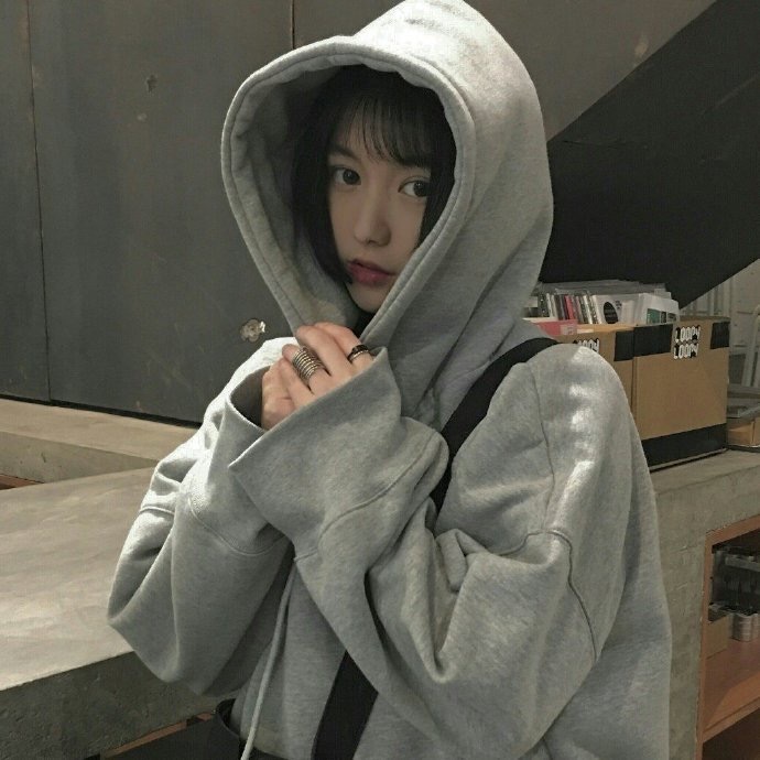每个人都有自己的路要走。所以后来渐行渐远了也没关系，谢谢你有让我开心过。 ​​​