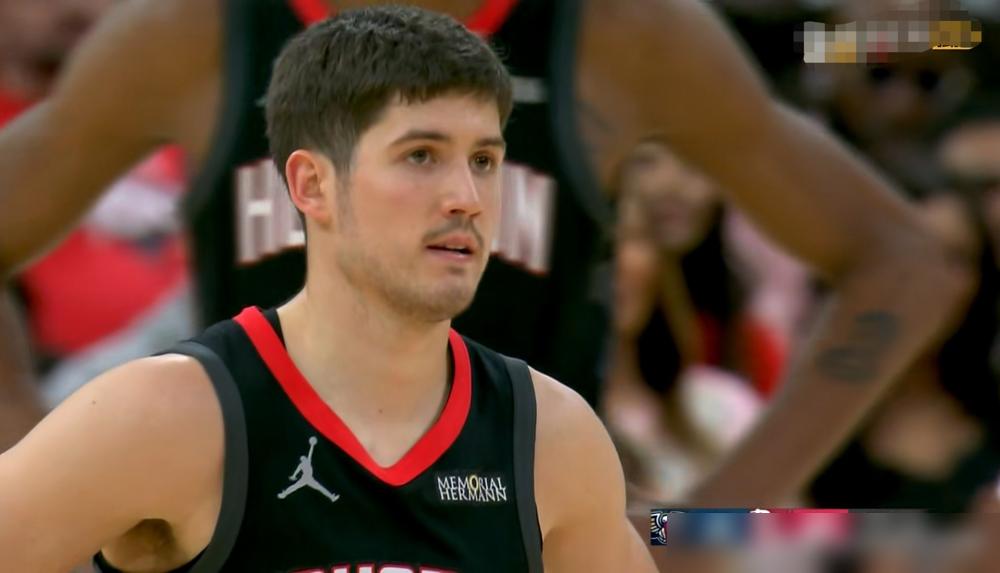 都以为杜兰特在更衣室要骂人，结果他只对谢波德说了一句话。
 
老杜那个中投绝杀，