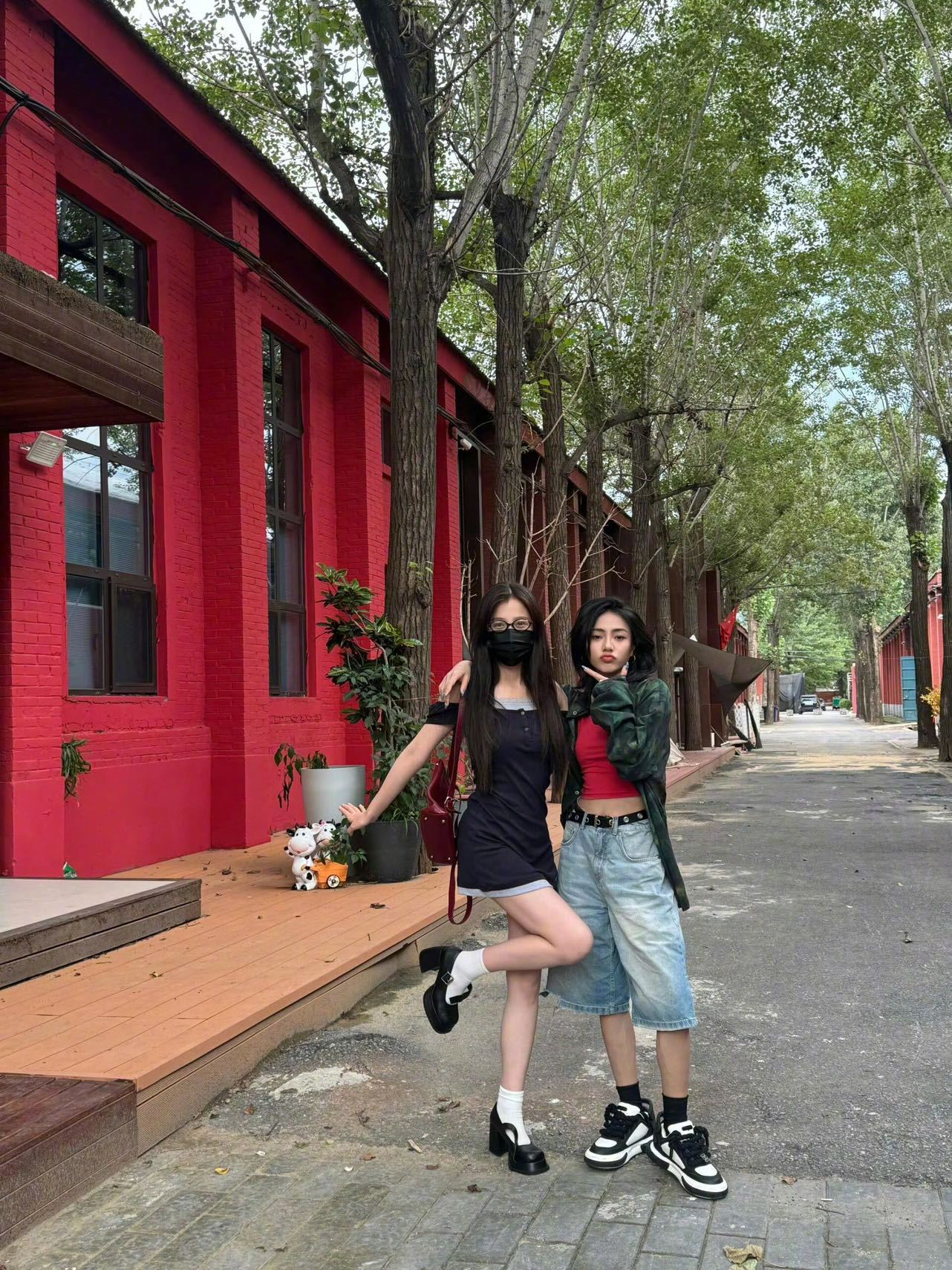 虞书欣为谢可寅舞台打call虞书欣倾情为谢可寅舞台发声打call，一路相伴相守，