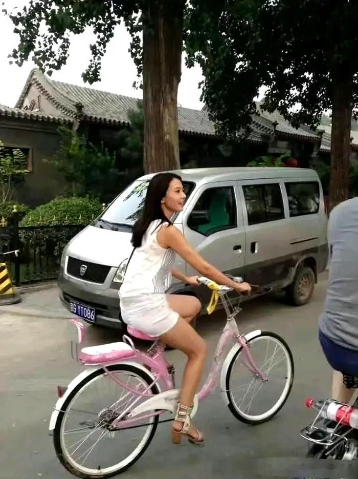高中女神，现在依然是仙女。全校最高的女生 同学女神 水灵灵的高中生 可爱的高中女