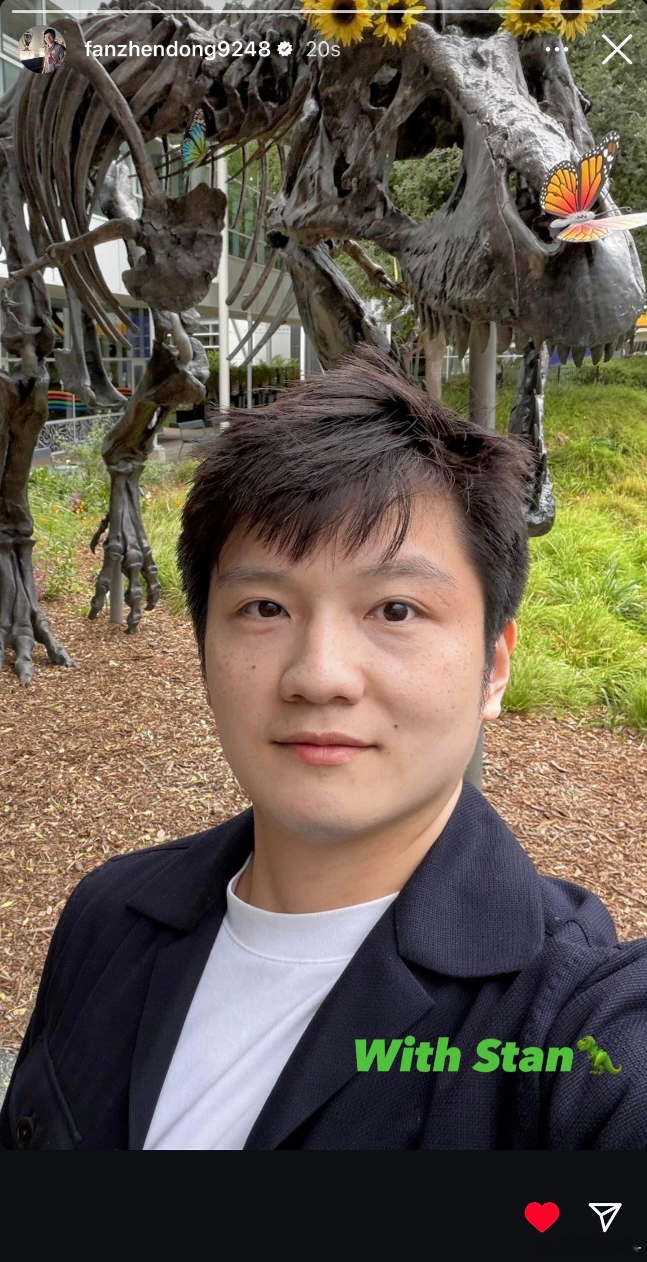 樊振东和霸王龙合影樊振东 谷歌霸王龙🦖、英伟达副总裁……希望能见识更多可爱的事
