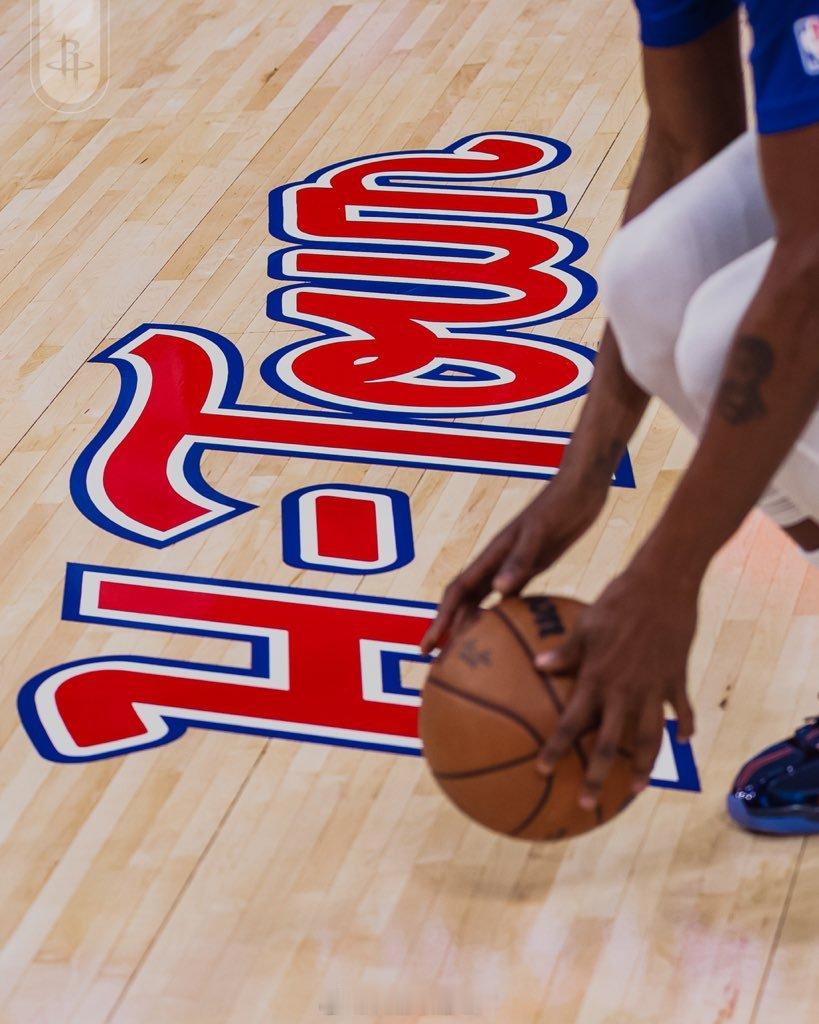 城市球衣本赛季首亮相