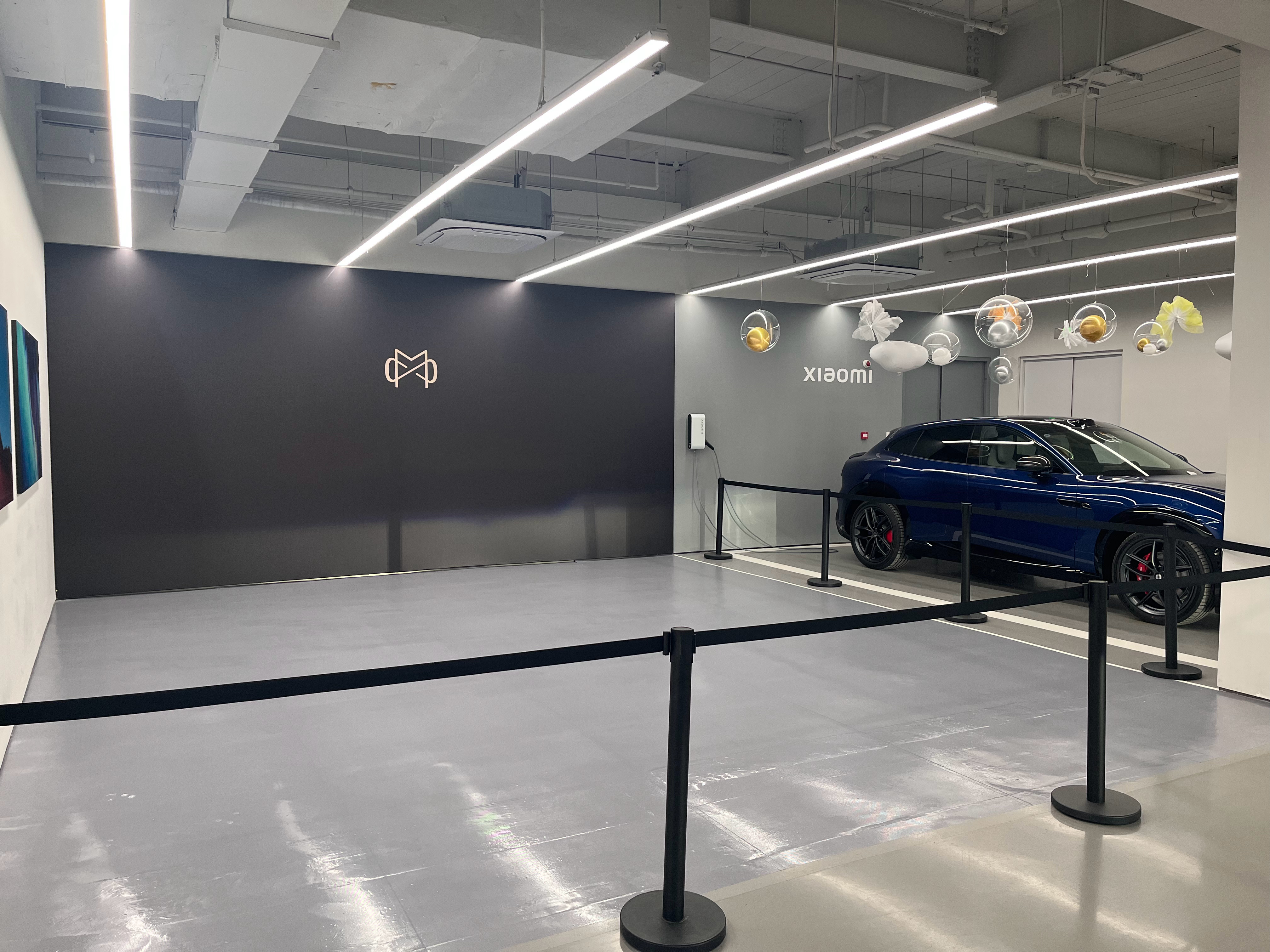 去交付中心给群友送温（che）暖（tie）去了，才发现有个小米定制车的区域，上海