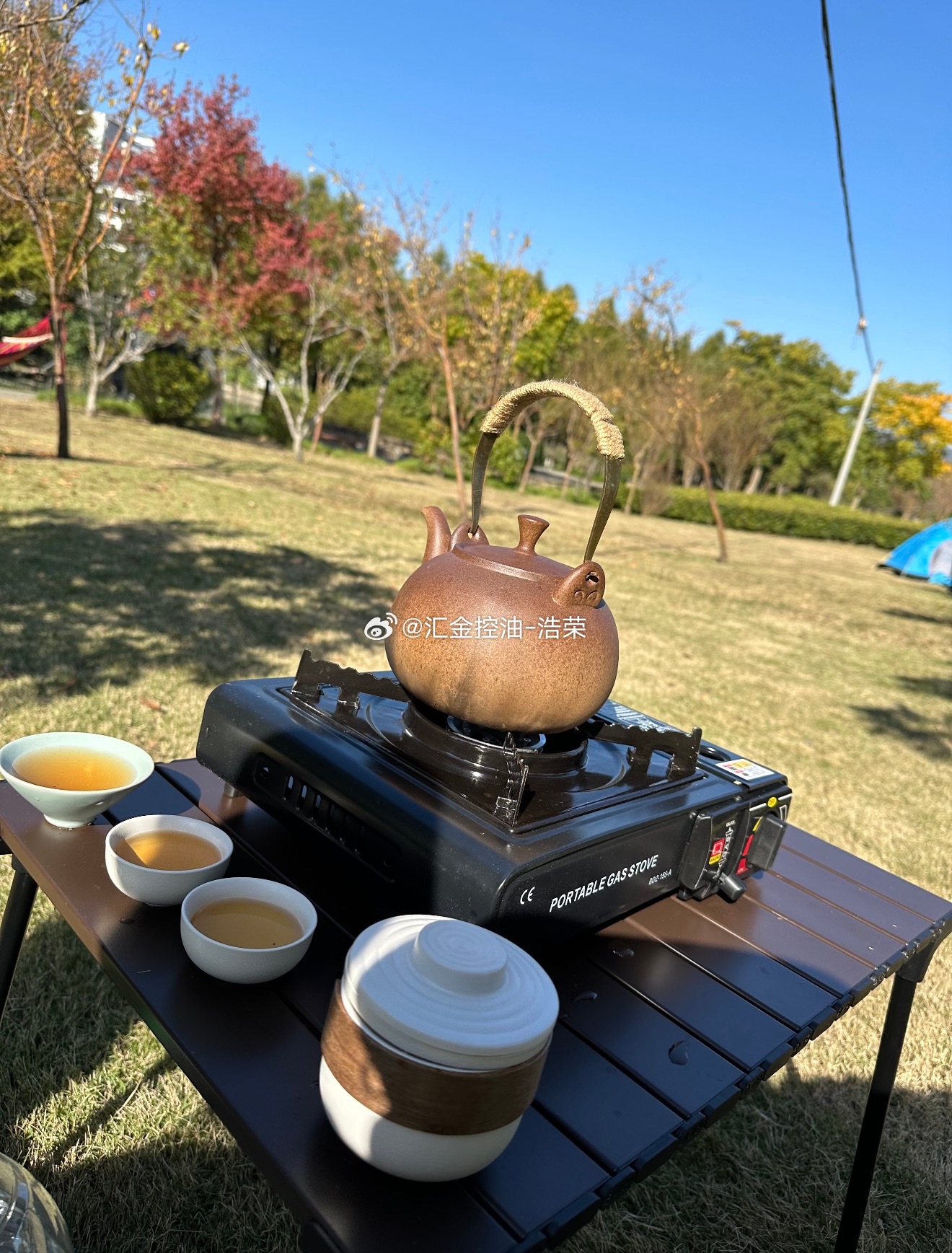 周末生活是冒着泡儿，没有忙碌日程的早晨，只有满溢的轻松惬意，悠然自在。周末愉快