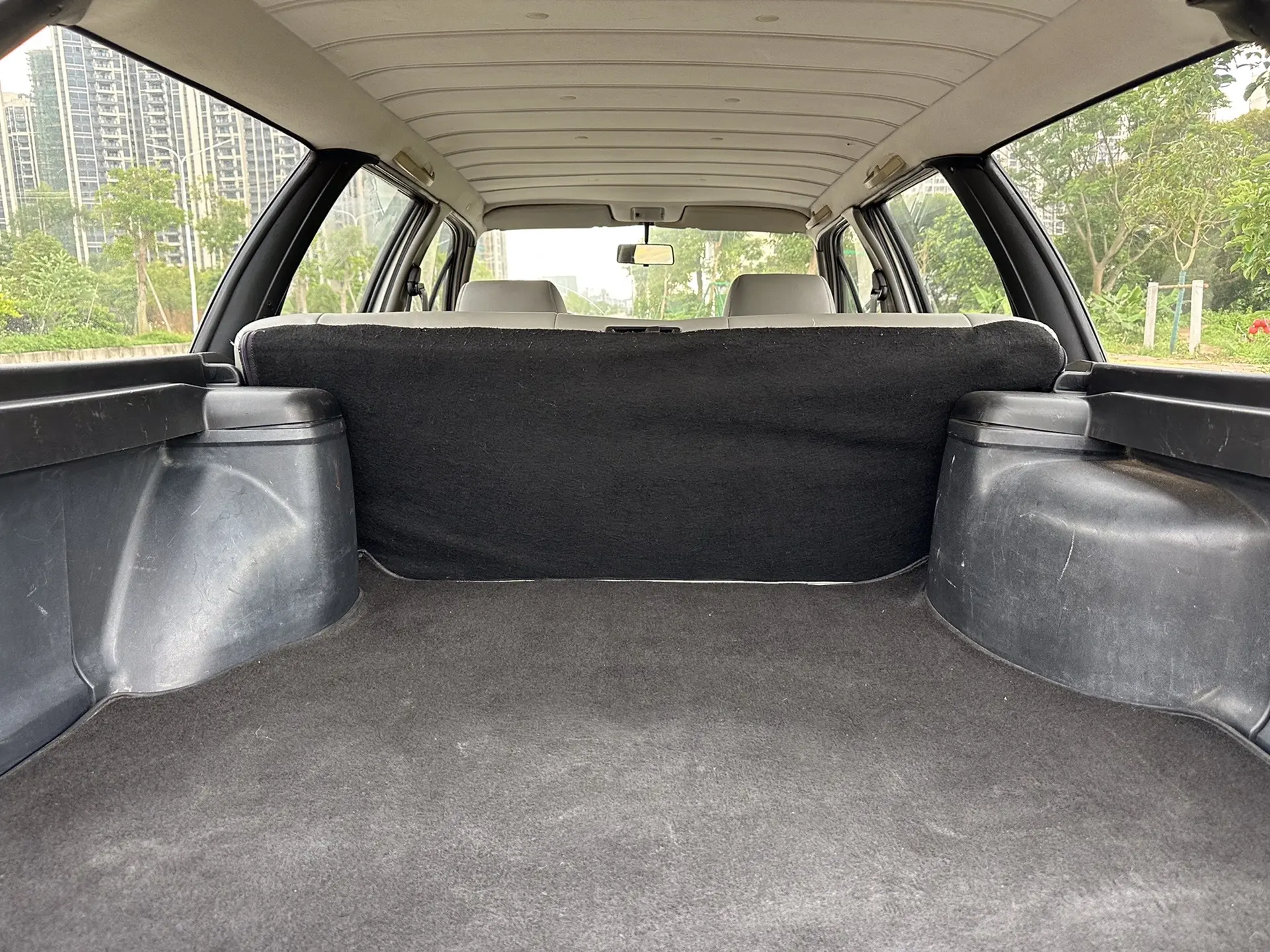 桑塔纳旅行版，一代情怀车，承载着人们对经典汽车的热爱与执着警旅