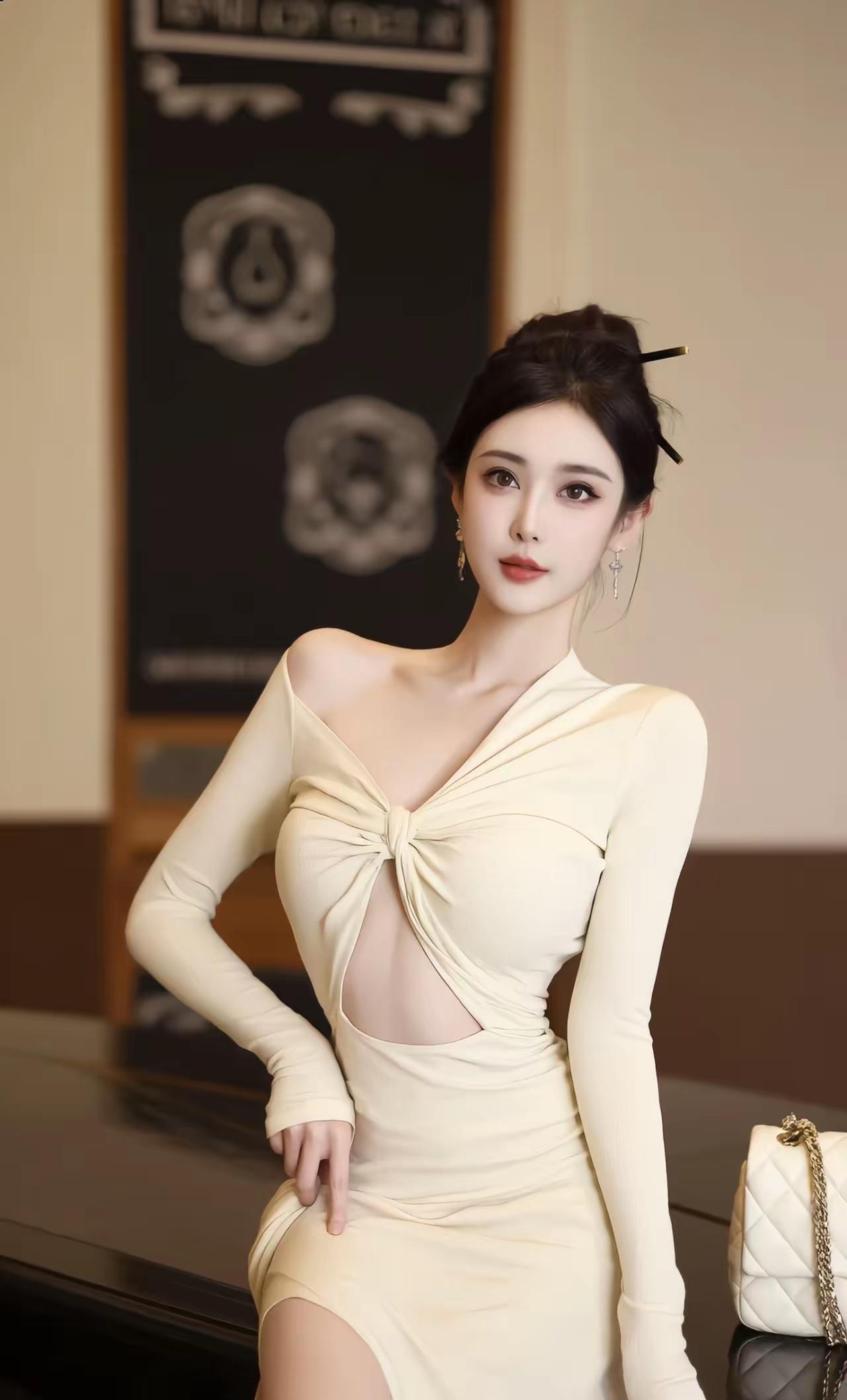 清水出芙蓉，天然去雕饰