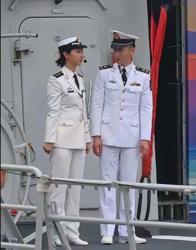原来海军军服的白色不是同一种白 ​​​