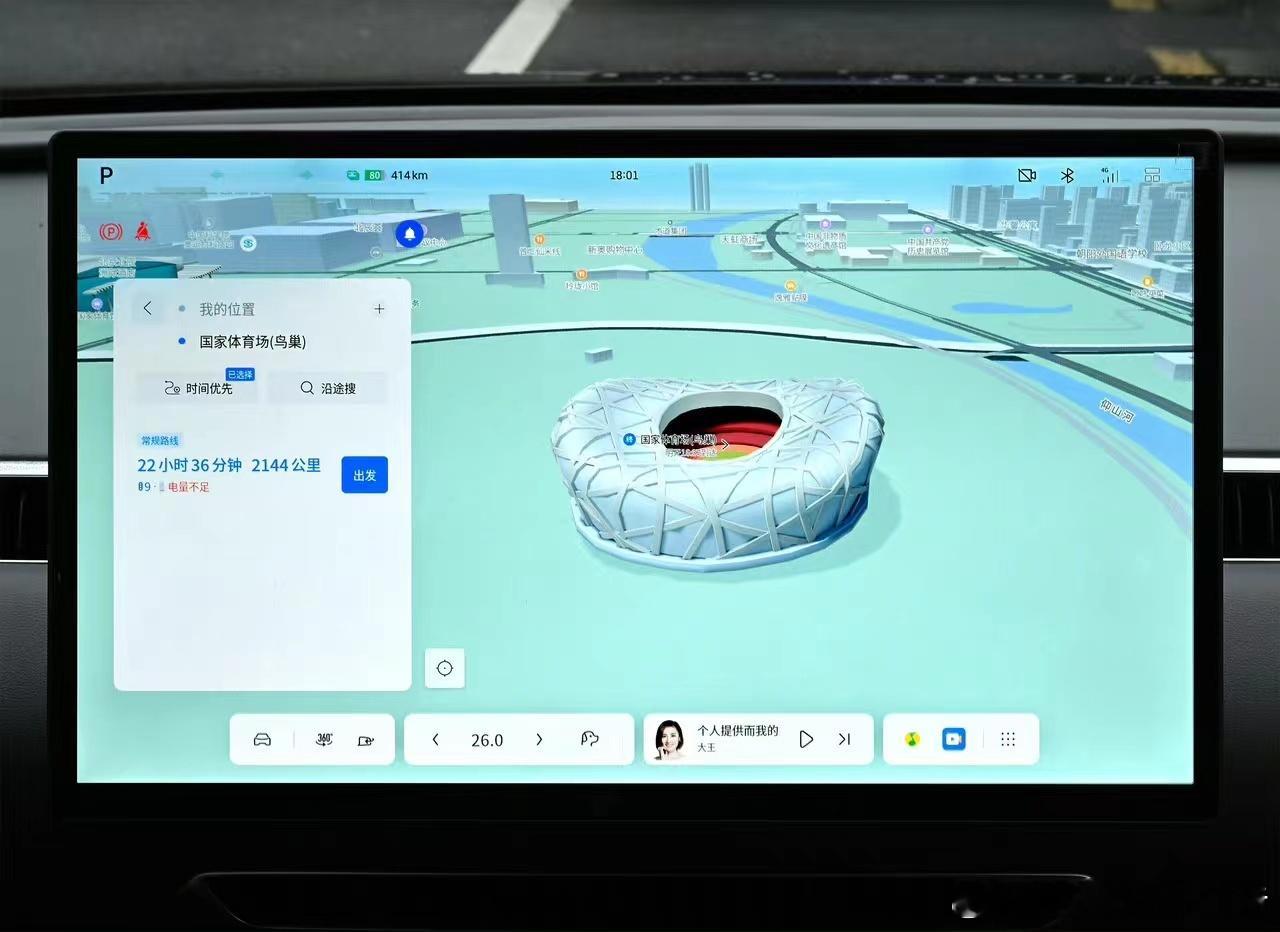 小鹏汽车创始人何小鹏分享了一组 MONA M03 的车机 3D 地图，展示了鸟巢