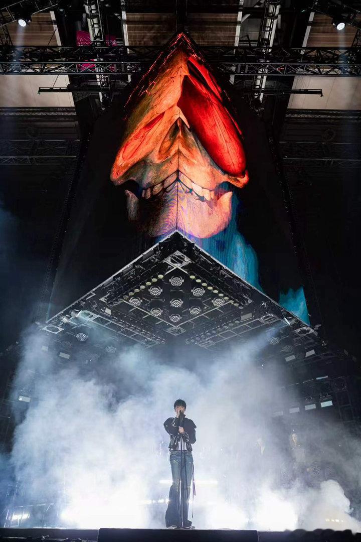 谁还没看无锡站Vlog我真的会伤心！苏见信演唱会玩的就是real 原来那个“夹紧