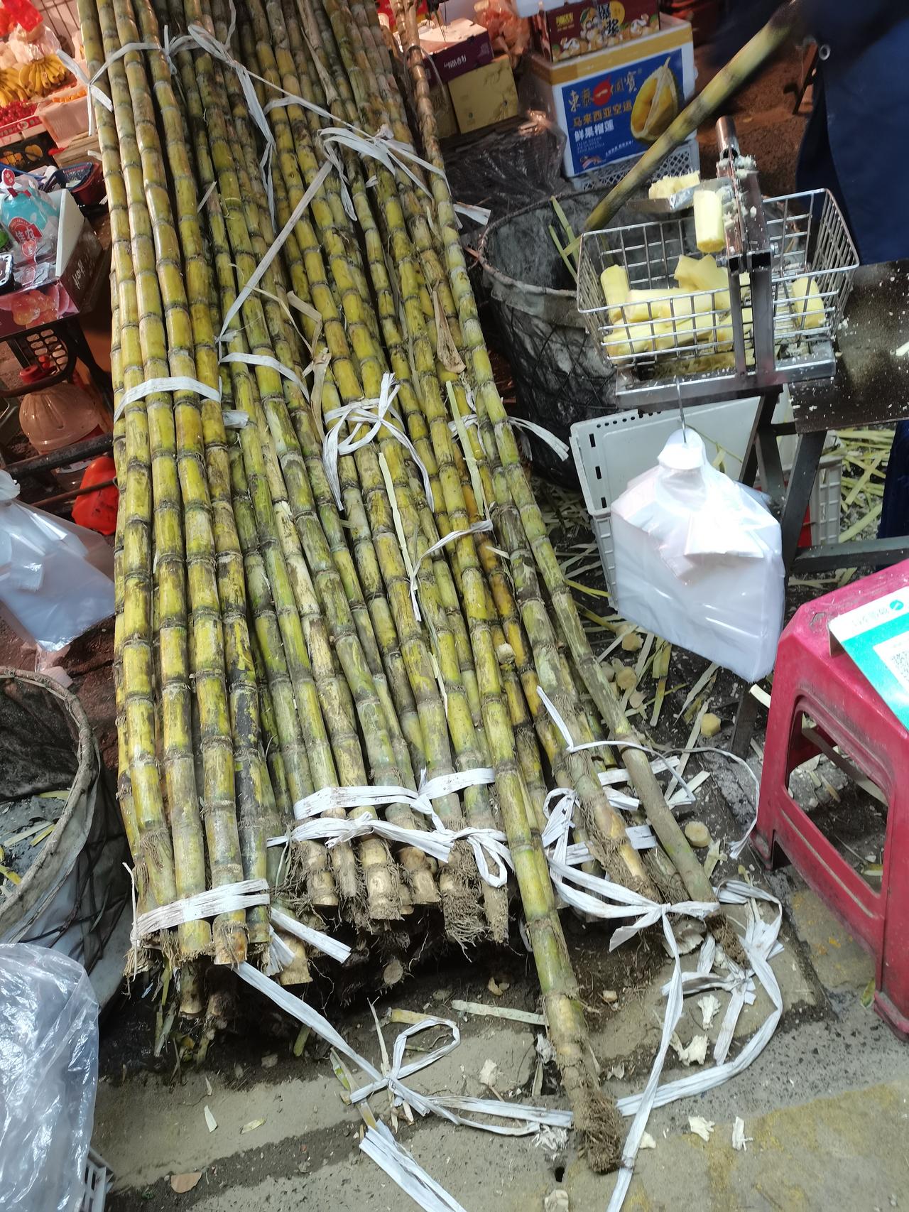 你会选择便宜一点，
却没那么适合自己的，
还是多花点，买到自己喜欢的？

晚上十