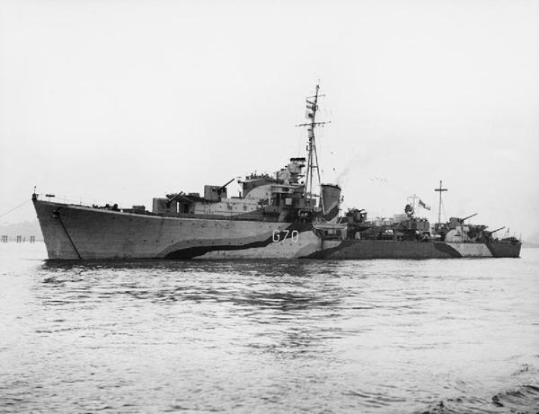 1941年3月4日凌晨，英军2艘登陆舰运送500名突击队员，在5艘驱逐舰的掩护下
