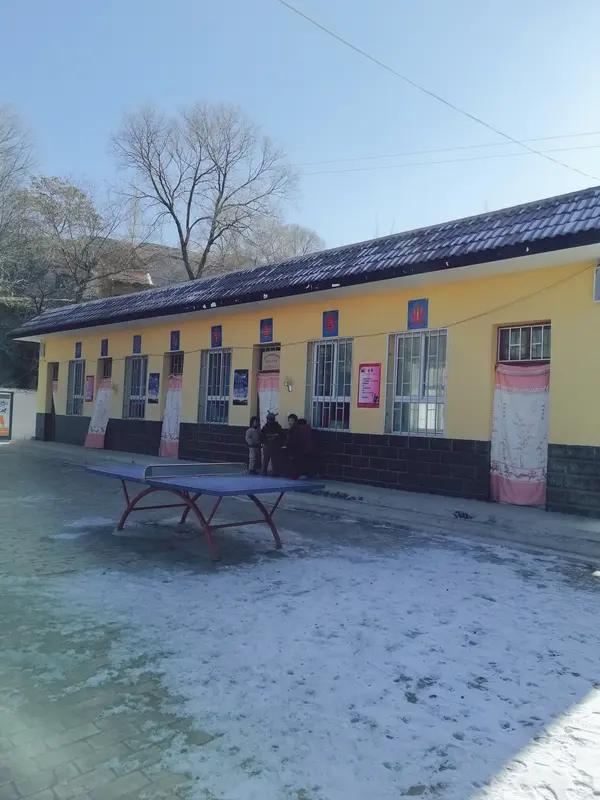 张老师三十九岁了，乡村小学教师。他对我说，他感觉自己是不是哪儿出问题了？在工作中