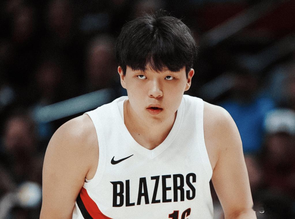 其实小杨下放发展联盟并不是坏事，目前他需要在比赛中适应快节奏的比赛，提高自己的有