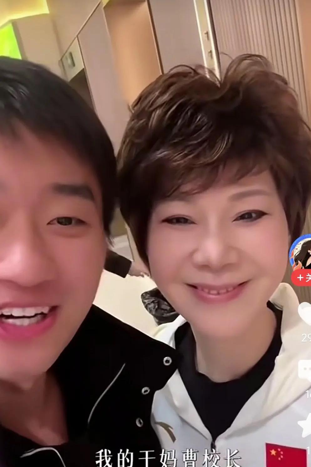 感叹“母子情深”！有一次在上海参加活动的国乒选手赵子豪，巧遇了自己的干妈国乒前辈