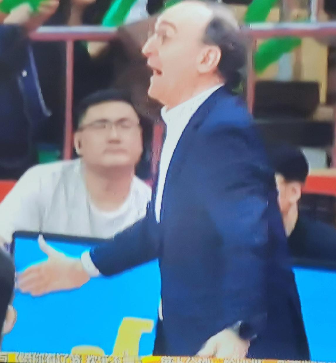 辽宁队和广东队都要参加附加赛，让两家互相嘲讽、隔空互喷的球迷安静了许多。
尽管广