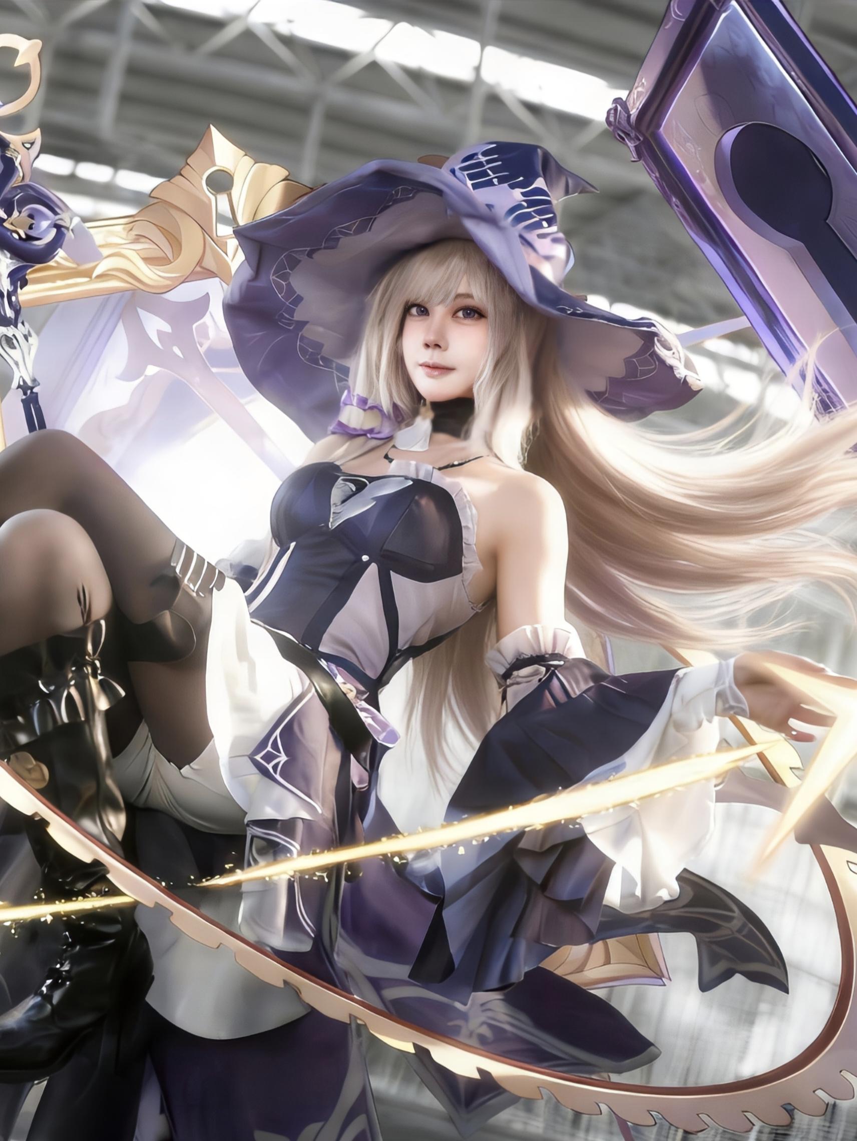 无所不知的完美存在。