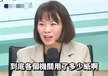 简舒培经常对蒋万安批评，争吵，攻击，最近自己惹了一身骚，其实她本人也是一样，明知