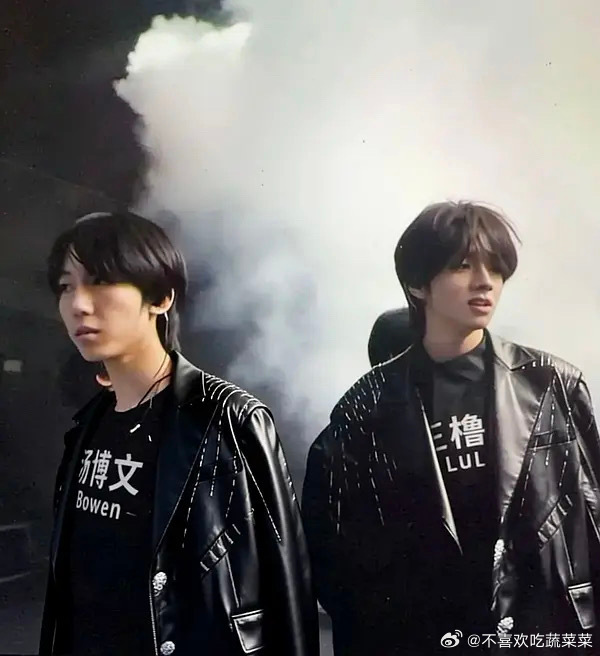 tg 彩排为什么只给一个人做造型呢   皮衣都安排上！ 