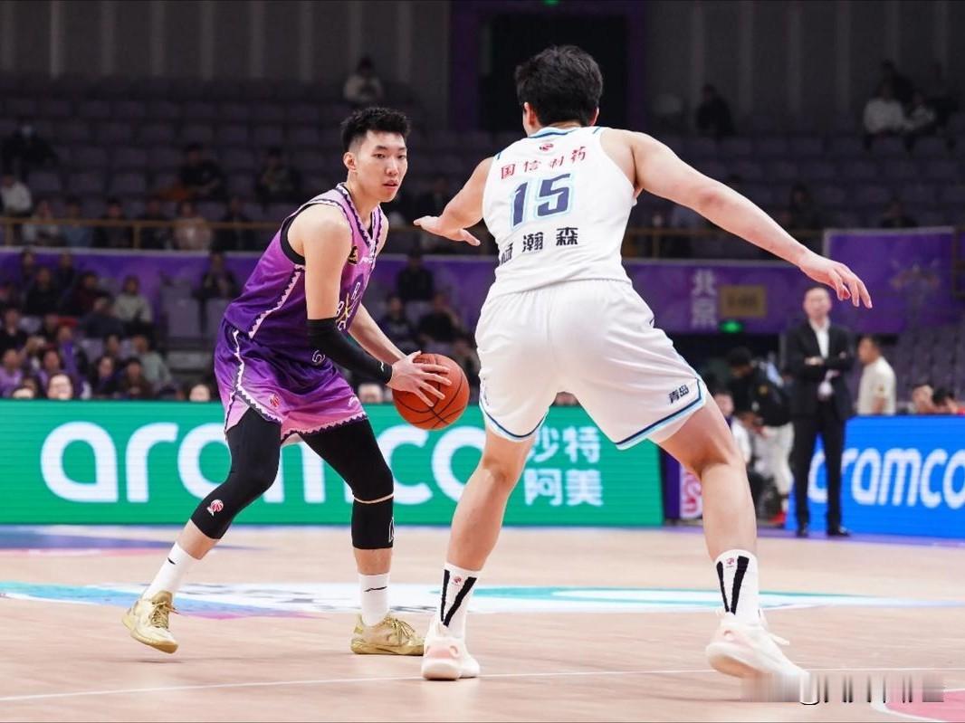 北控客场挑战广东，最后17秒北控没有请求暂停，廖三宁后场持球推进，用一记高难度的