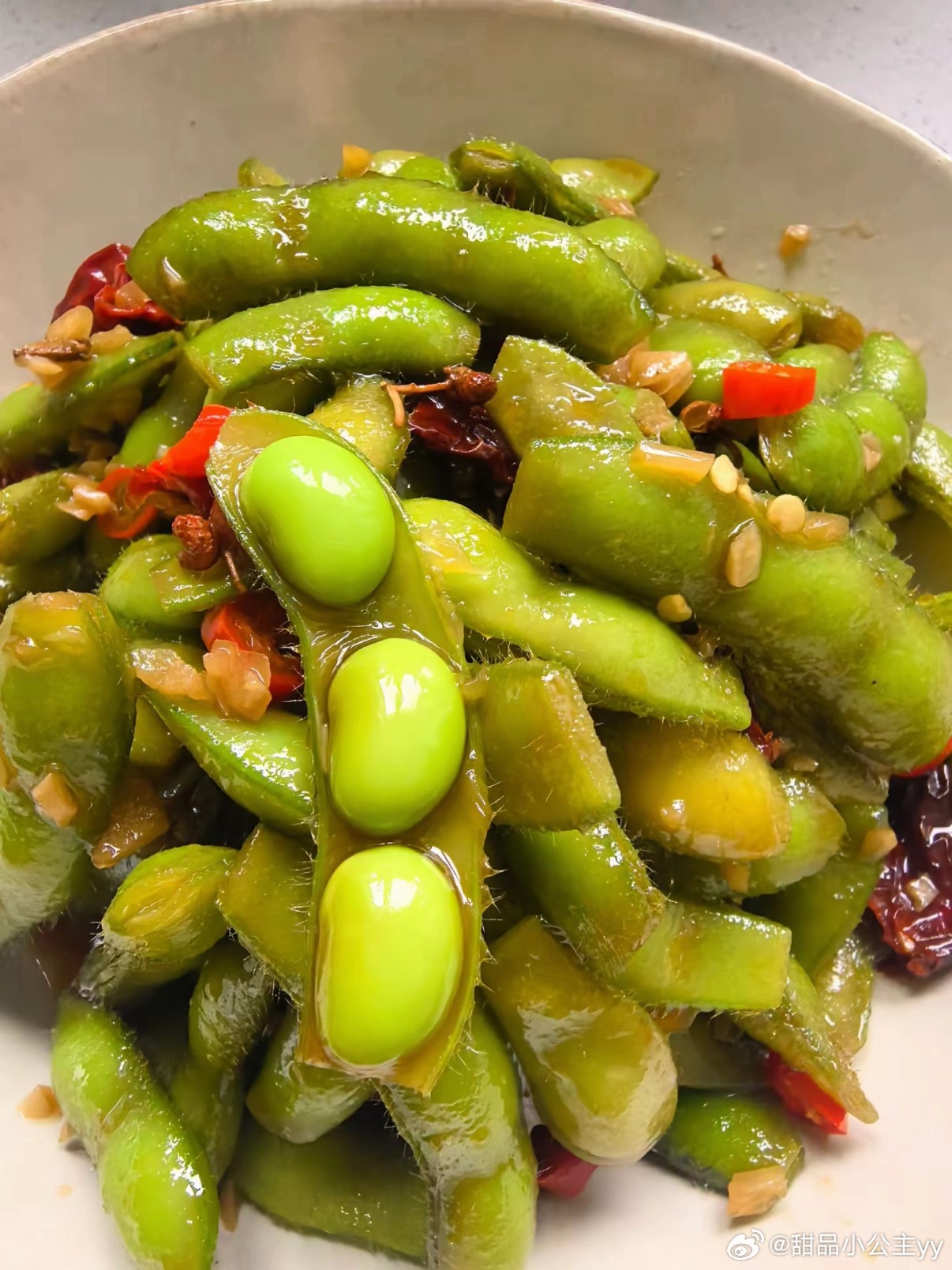 不想总吃凉拌菜叶子，那就来看看凉拌毛豆吧，这个也简单好做有手就行厨艺教程