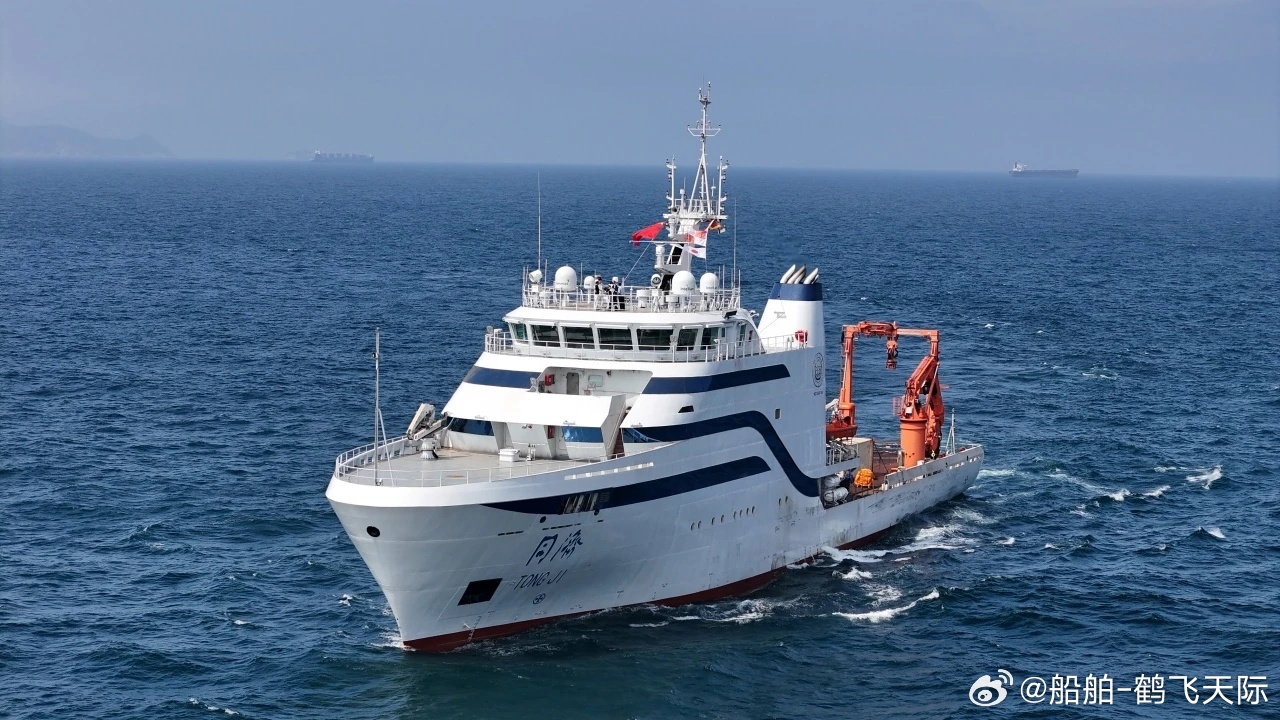 5月15日下午16时许，我国首艘海洋级智能科考船“同济”号完成船舶试航，停靠在中