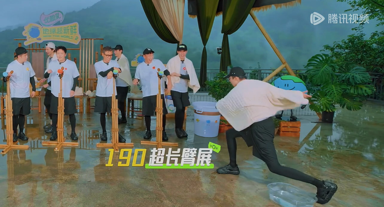 刘宇宁的腿好适合做保加利亚深蹲刘宇宁像这个一样伸开了腿 牛 ​​​
