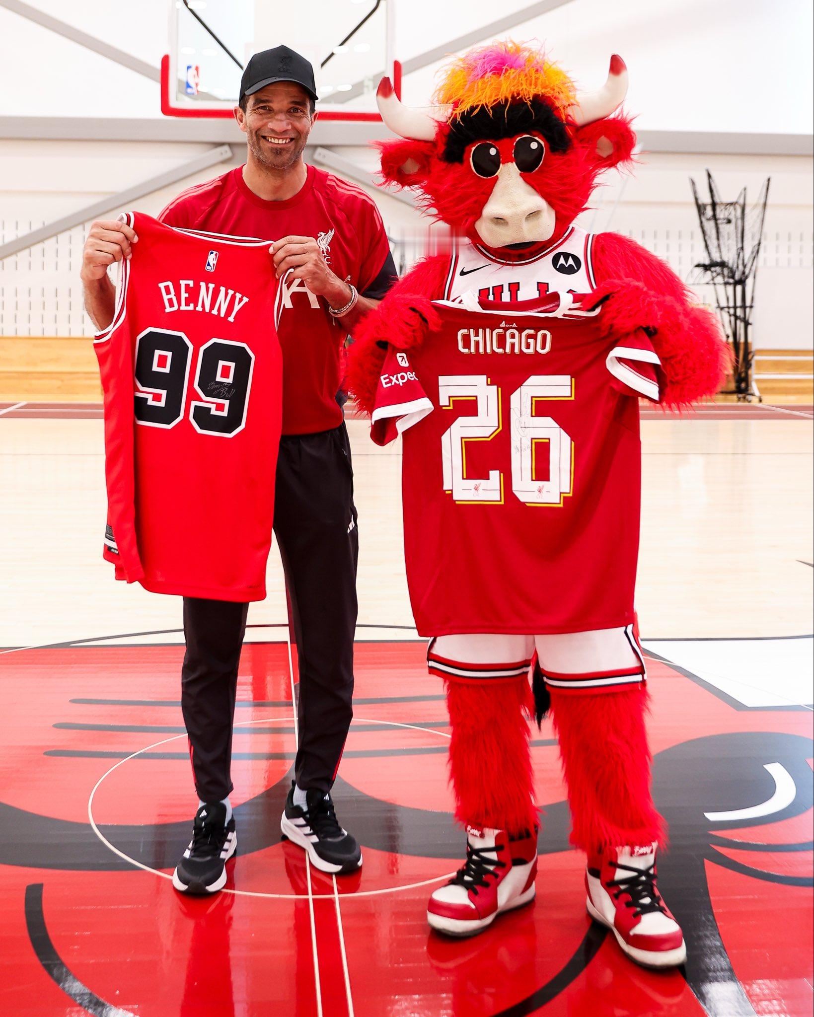 斯蒂尔答疑：斯洛特的未来？麦卡是否会被出售？阿利松也要离队？今夏球队引援目标有哪