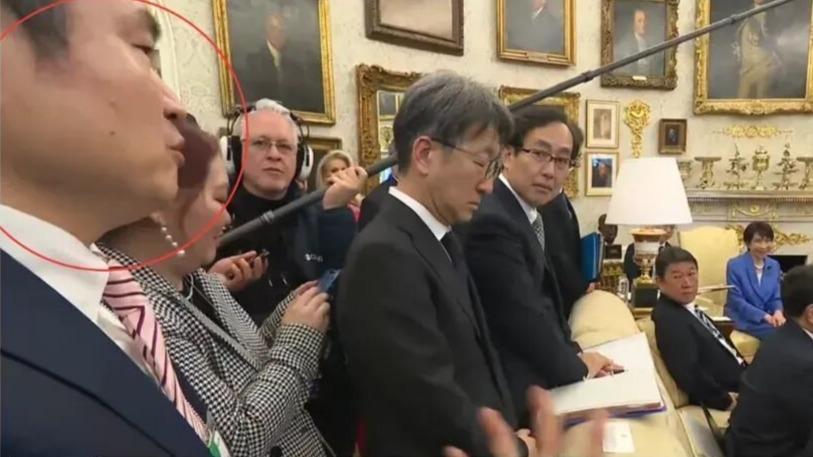 日本一记者遭到国内右翼势力网暴，原因是该记者向特朗普提了一个问题，导致日本受辱。