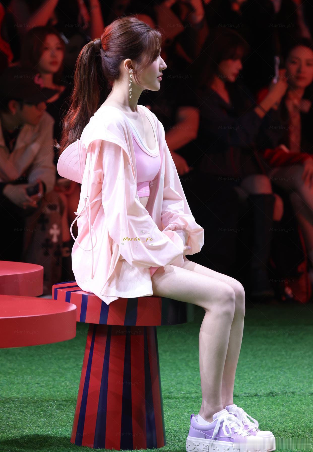 赵露思身材不错 