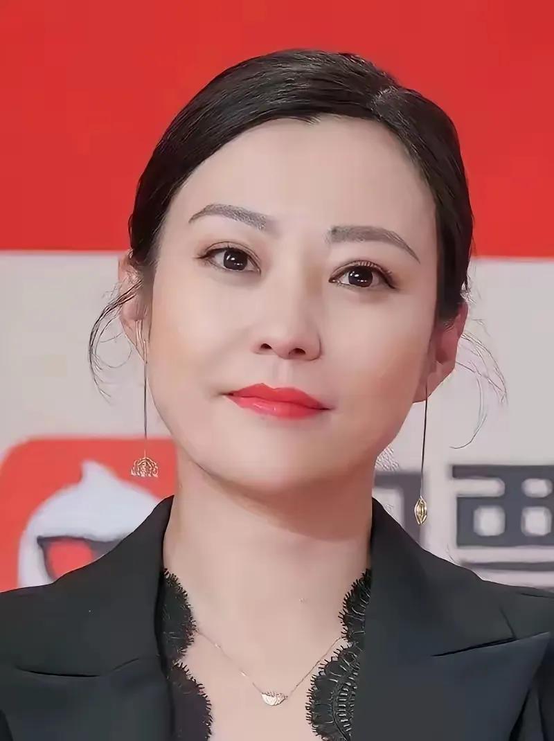 她曾是邓超的心头爱，年龄越大越有魅力，这个男人丢了宝了！同样是人到中年，感觉她的