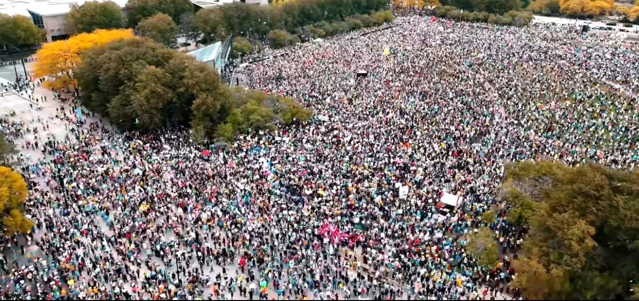 美国多地爆发反特朗普集会抗议现场人山人海啊，密集恐惧症都要犯了 ​​​