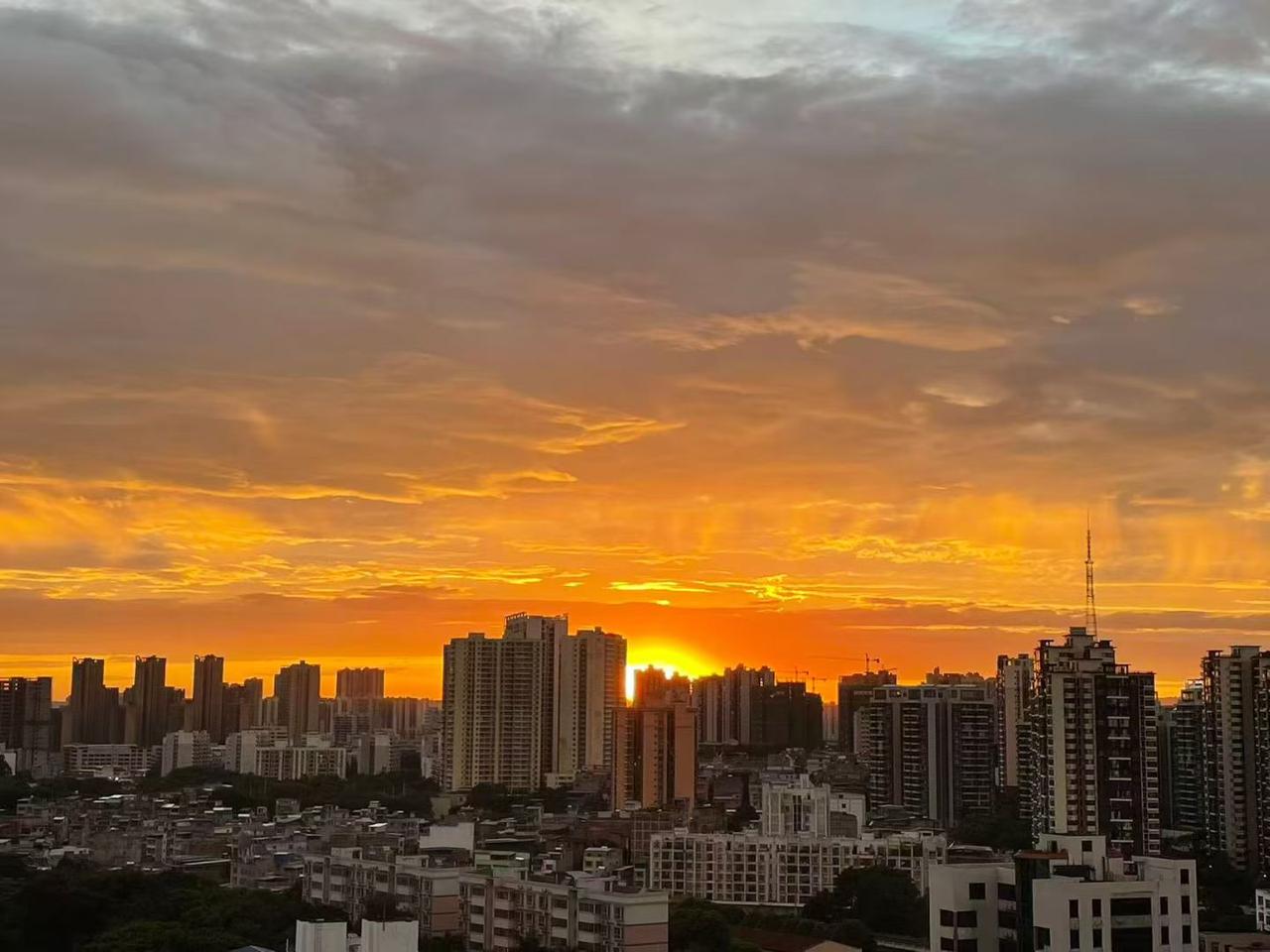 最近刷到“旧手机回收价格暴涨”的新闻，好多老伙计都在说：家里抽屉里压着的旧手机，