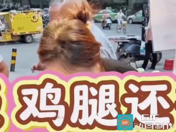 姑娘是个直性子，什么事脸上是藏不住的。
男子把调侃的话说完后，看得出来，她那个笑