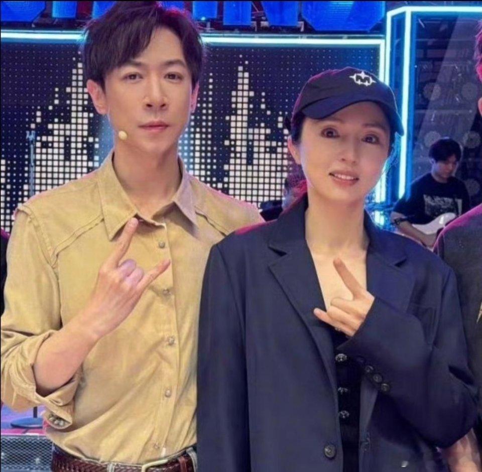 谁能想到张维伊付钱还有callback一个被窝里睡不出来两种人，既然董璇能找到张