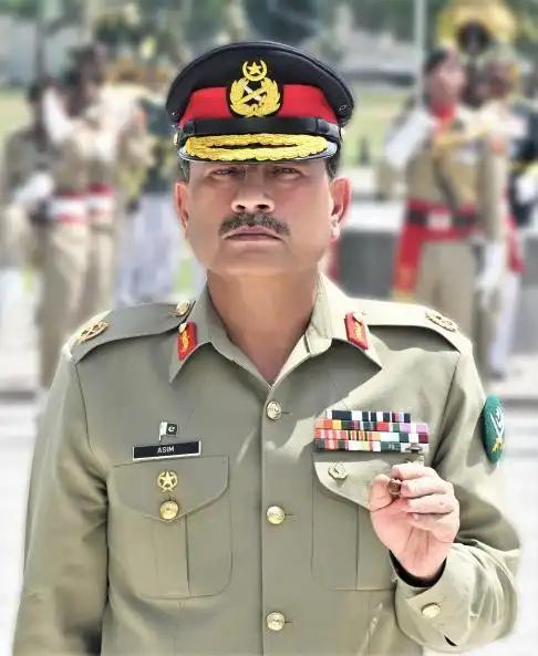 巴铁的陆军总司令穆尼尔刚提拔为元帅就开始有偏了？他竟然在敏感时期跑去美国访问，并