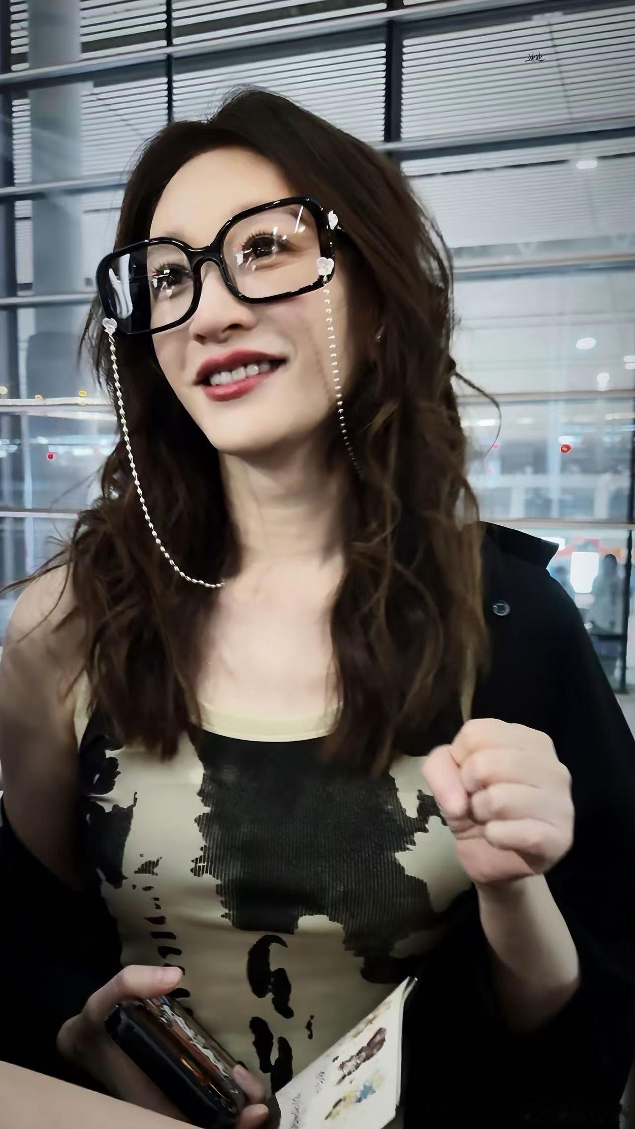 浪姐让很多人重新认识李小冉这段真的太好哭了！李小冉的感性不做作，浪姐让我们看到她
