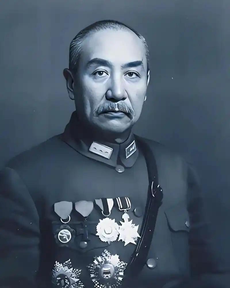 1914年，31岁的阎锡山，娶了14岁的小妾，洞房之夜，阎锡山对小妾说：“你躺下