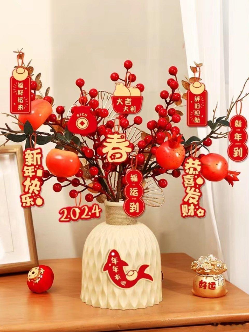 #龙年春节氛围组卷起来了# 哇，新年的钟声即将敲响，这一刻，每个人的心都准备迎接