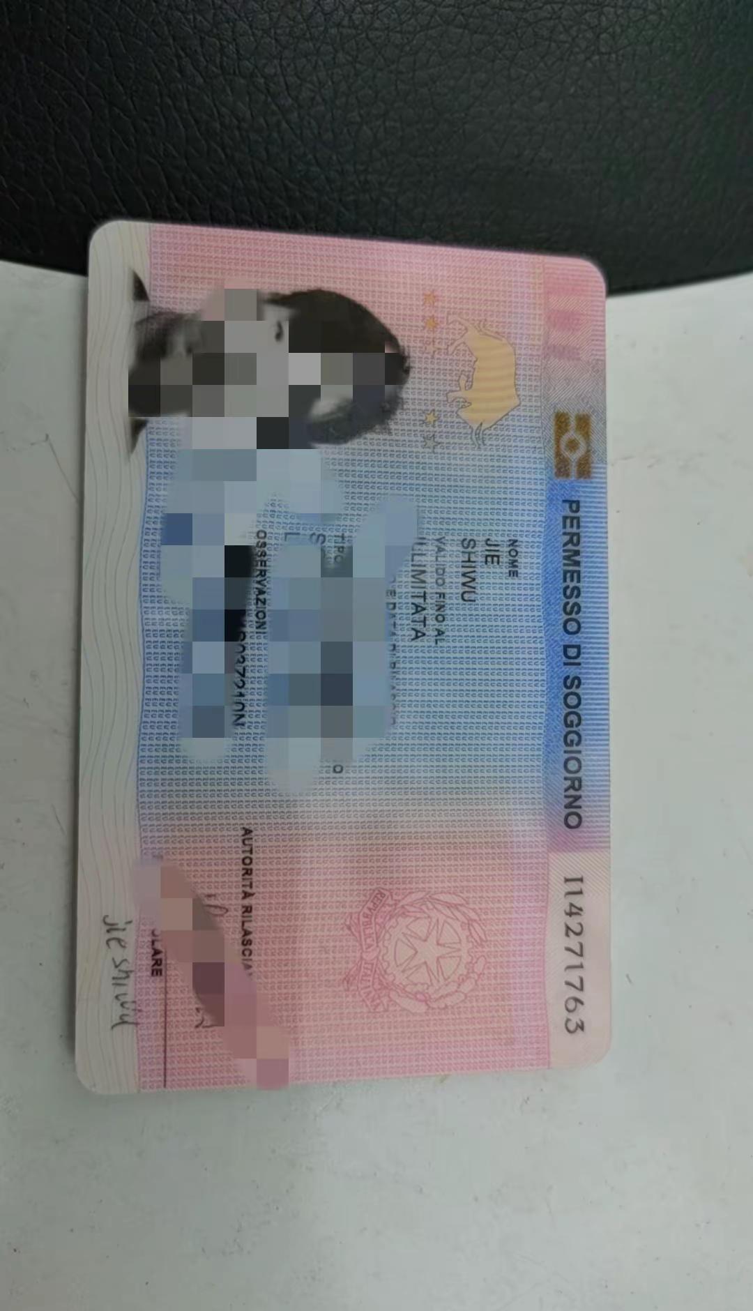 昨天晚上5点多钱包被抢了 里面有证件罗马公园附近的朋友有看到麻烦联系392616