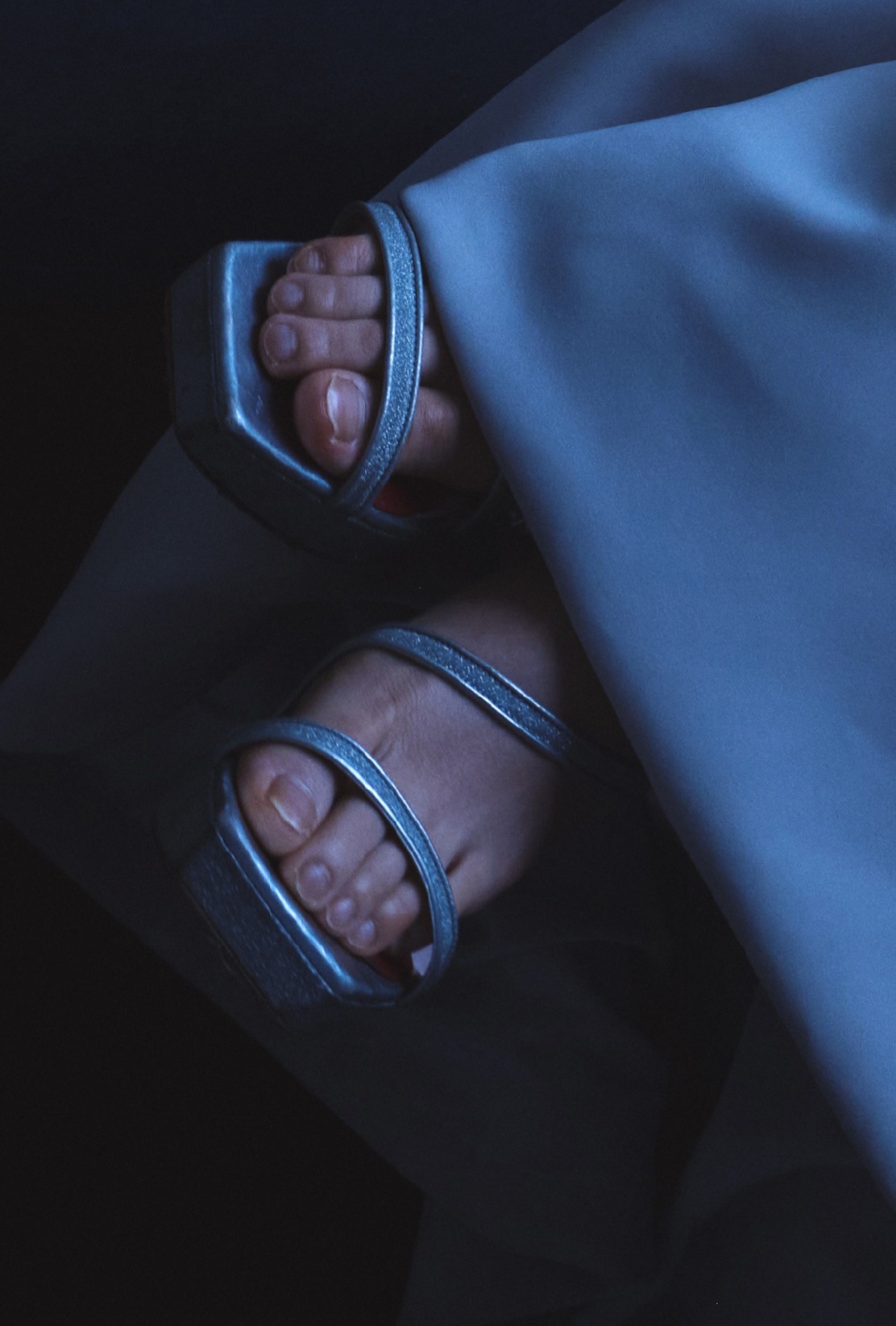 杨幂骗了全网每日一猜👡：谁的玉足[疑问]答案下期揭晓上期美足  原图在评论区 