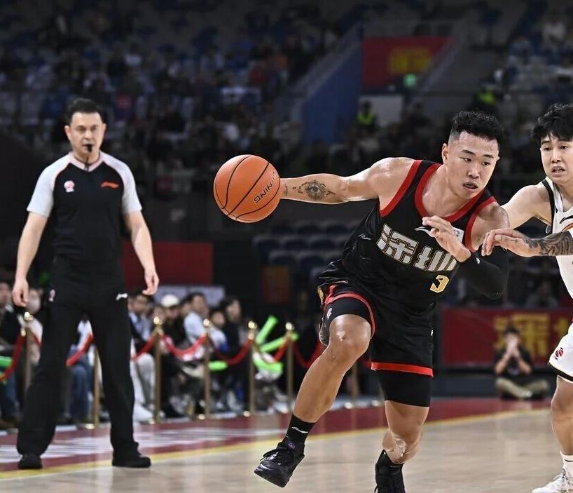 有一说一，今日郭昊文和贺希宁对决表现在一个级别！！
 
郭昊文：此役出战31分钟