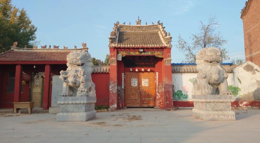 鄄城县什集镇什李村李氏家祠
什李村李氏家祠，坐落于山东省鄄城县彭楼镇什李村中心，