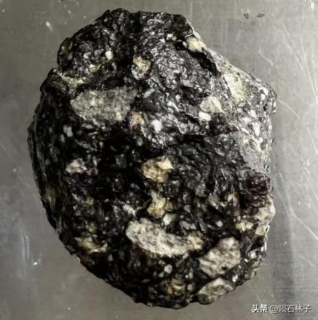 简单说，最近陨石圈就几件真大事，再加上圈子里的旧格局崩塌，可以说动静很大：
 