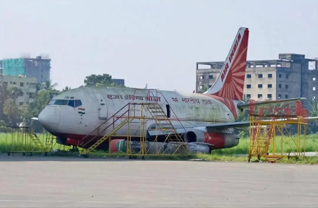 就在刚刚

印度民航总局突然通报了，一架被“遗忘”的波音737-200在加尔各答