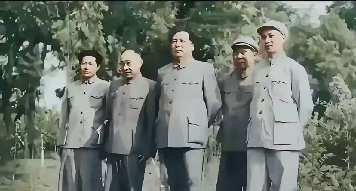 下面5人的照片，你能看出都是谁吗？除了伟人以外哪一个都是了不起的人物，可是跟主席